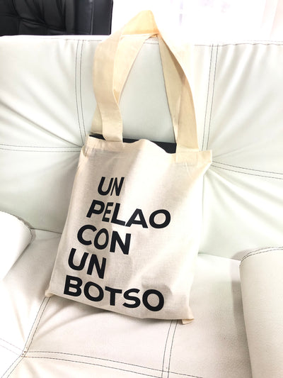 Un pelao con un botso